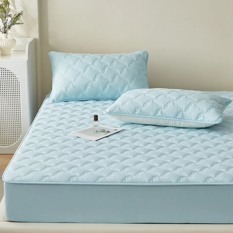 Washed cotton, skin-friendly, comfortable, non-slip and anti-cat scratch padded mattress