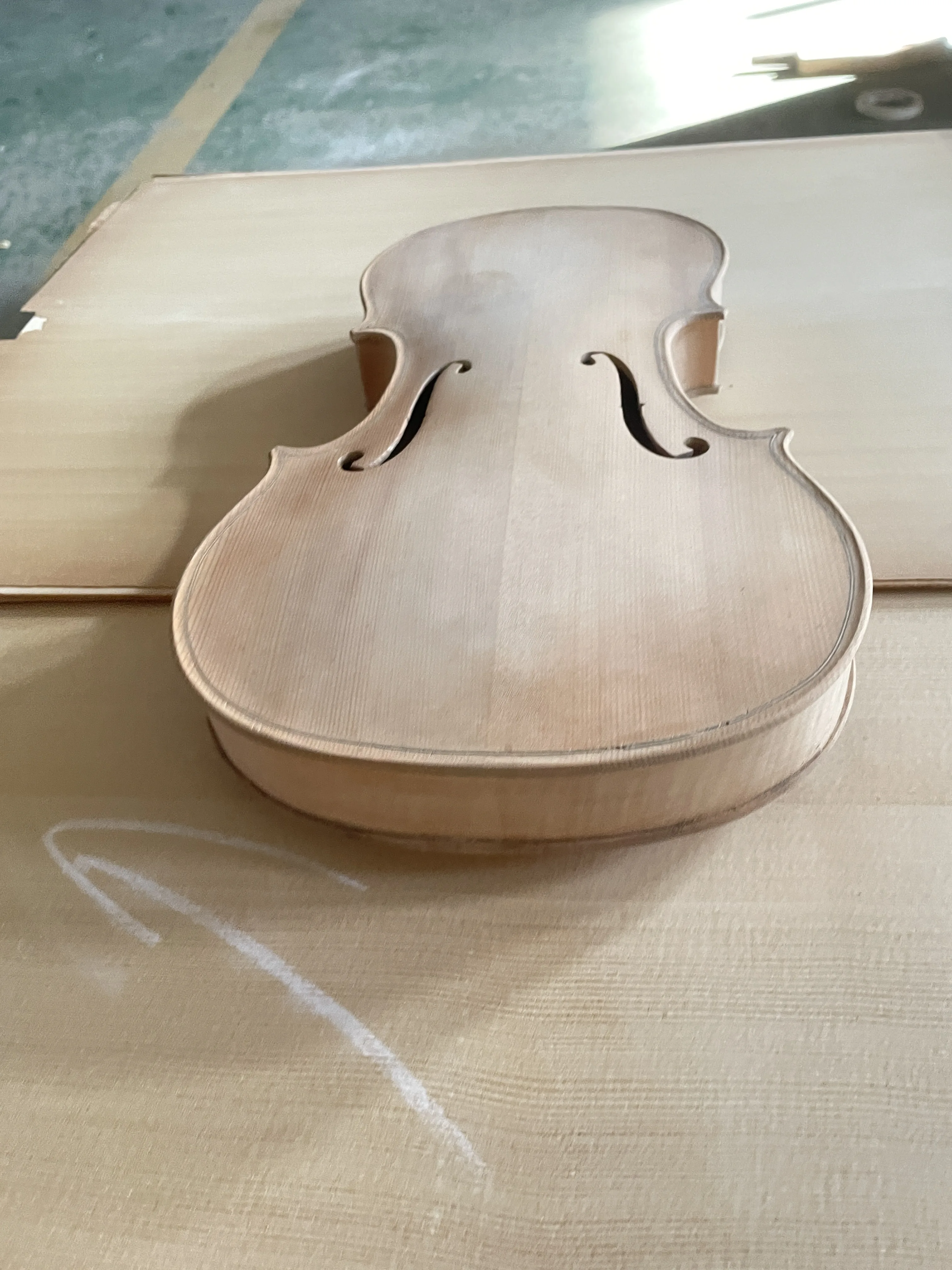 High quality. Unfinished white stubble violin body. 4/4 full board water ripple flame maple, spruce back and solid wood top.....