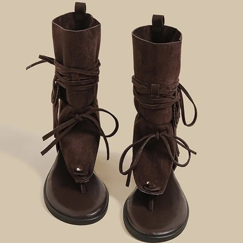 Botas de media pantorrilla estilo americano vintage para mujer, sandalias de verano suaves de color liso con flecos huecos y correa, botas frescas con suela de goma