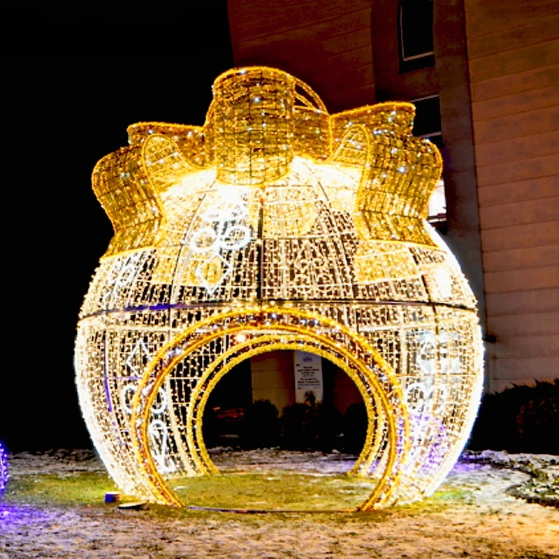 Outdoor 3D Christmas Baubles Large LED Walk Through Illuminated Waterproof Golden Ball Motif Lights for Garden Landscape