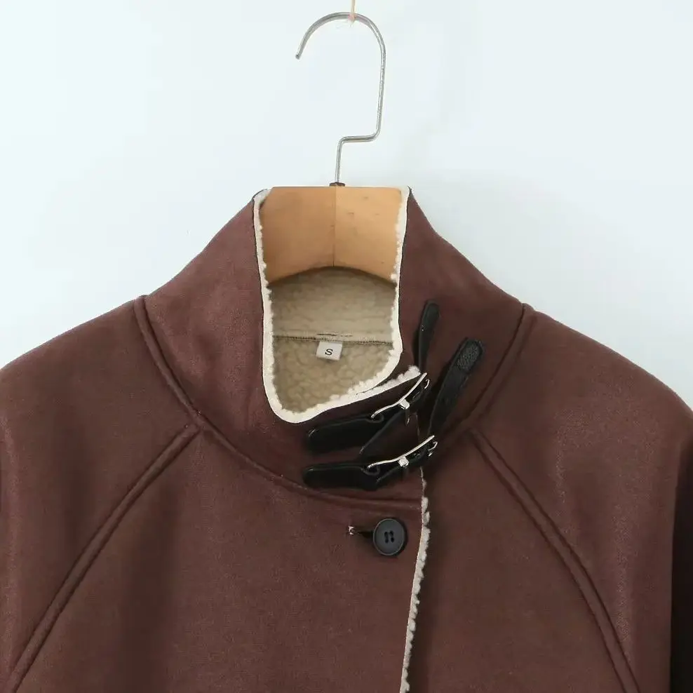 เสื้อแจ็คเก็ตผู้หญิงแฟชั่นสไตล์ยุโรปและอเมริกา ประจำปี 2025 รุ่นใหม่สำหรับฤดูหนาว ทำจากหนังกลับ คอสูง แขนยาว สไตล์เรโทร เสื้อคลุมตัวนอก