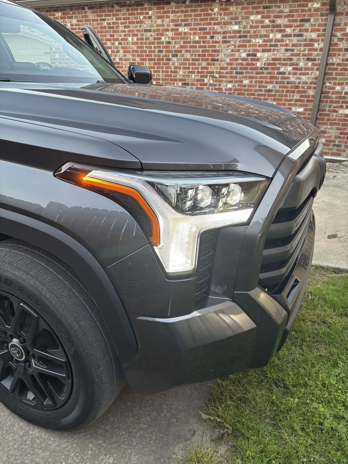 Headlight Front Right For Toyota Tundra Crew Cab Pickup 4-Door 2022 2023 Right Side Auto Leveling LED Headlamp Replace Directly