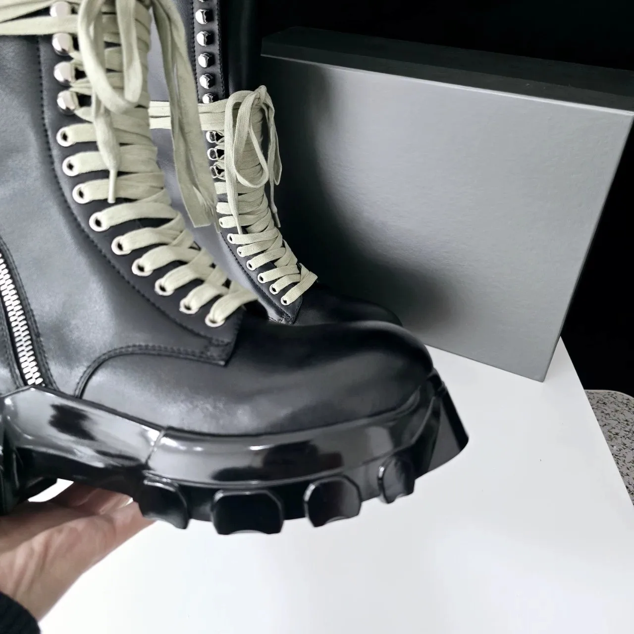 Stivali da motociclista da uomo con suola spessa in pelle bovina di alta qualità con lacci Stivali da motociclista da uomo per abbigliamento casual