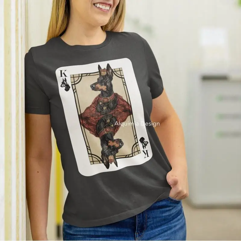 camiseta-para-cachorro-com-cartao-de-poquer-king-of-doberman