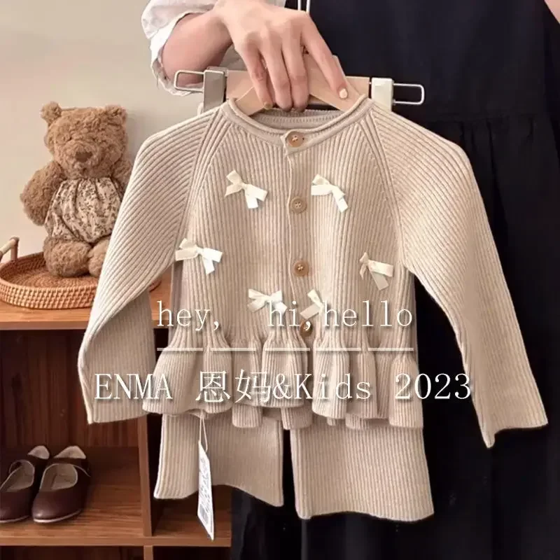 

Korean Children's 2023 Autumn Girls' Knitted Set Sweet Bow Long Sleeve Sweater Cardigan Casual Pants winter jacket