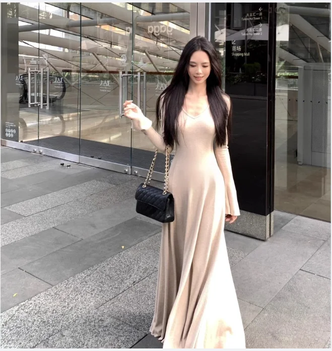Abito nero a maniche lunghe Donna Primavera 2025 Nuovi abiti maxi con temperamento dimagrante Donna Abito lungo da strada alla moda coreana