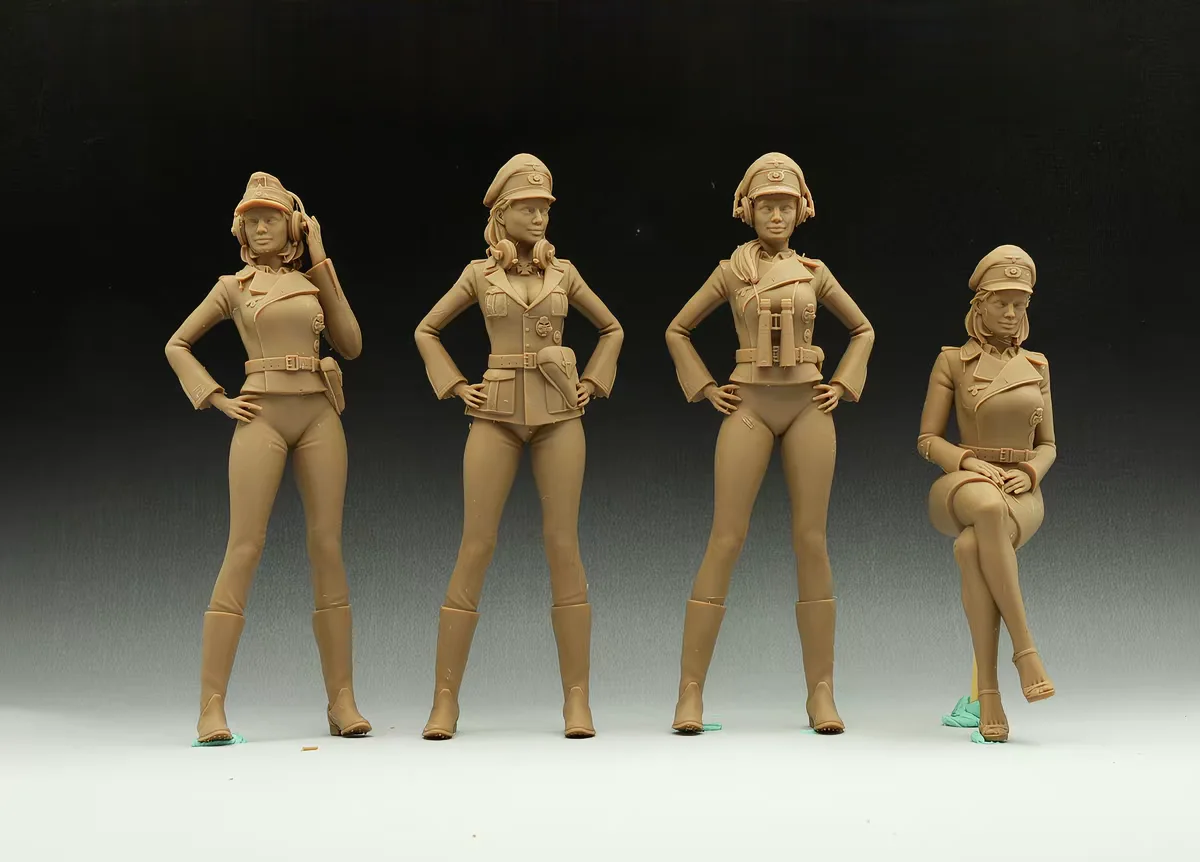 Resin Model Kit 35801 - Beauty Tank Member Group - Collectible 35 Scale Kit view 5