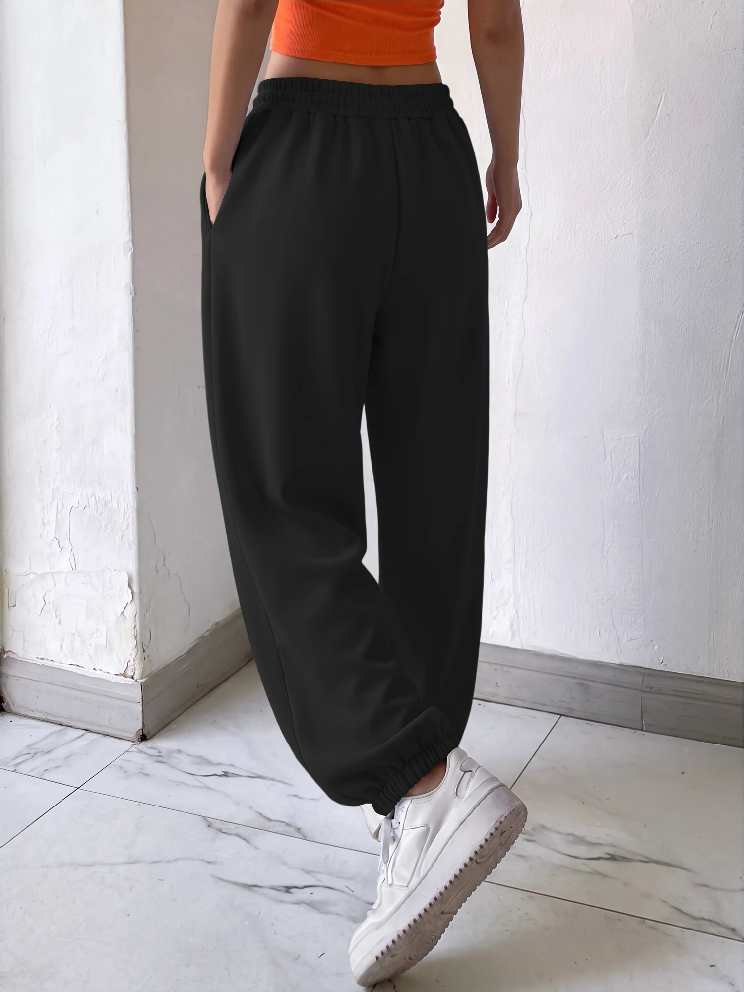 Ladies Soft Solid Color Cuffed Sweatpants Elastic Waistband Relaxed Fit Side Pockets Outdoor Walking Jogger Pants