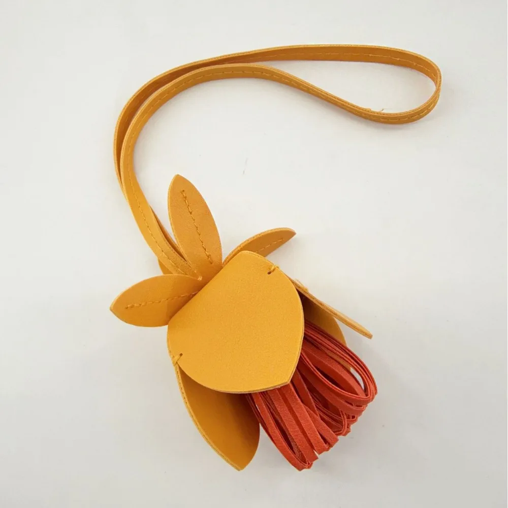

Lovely Hanger Flower Pu Leather Pendant Handmade Car Keyring Leather Keychain Fashion Cartoon Bag Pendant Men