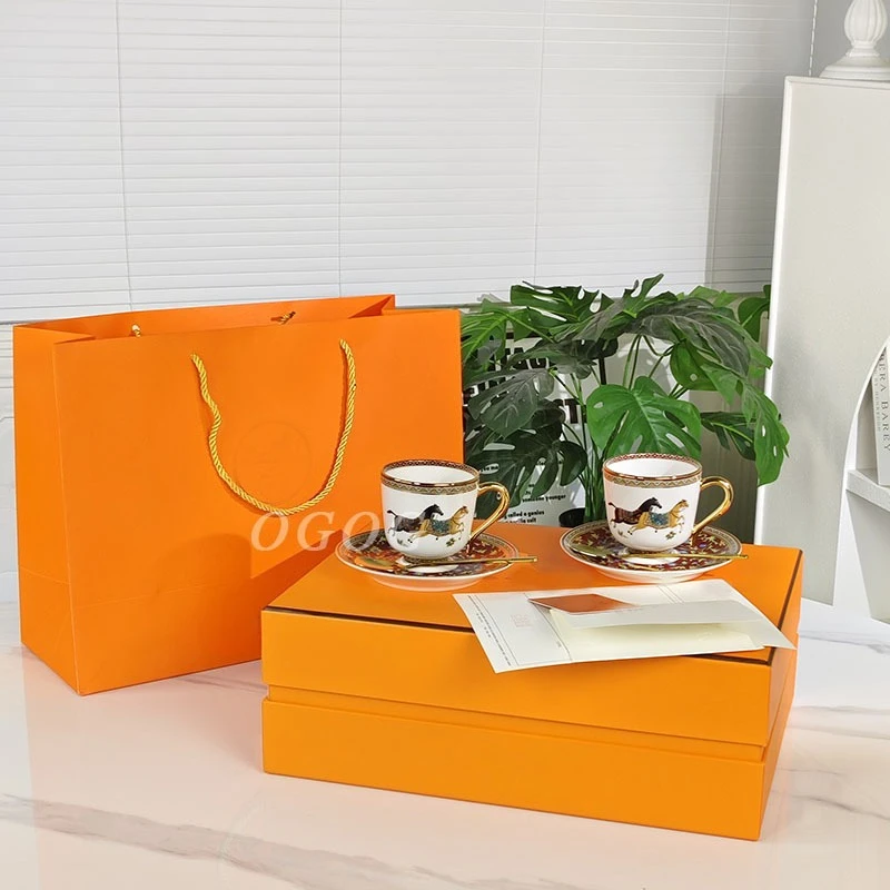 

Роскошная кофейная чашка из костяного фарфора в стиле ретро, блюдце, пара, дизайн лошади, высококачественная посуда для дома, послеобеденный чай, напитки