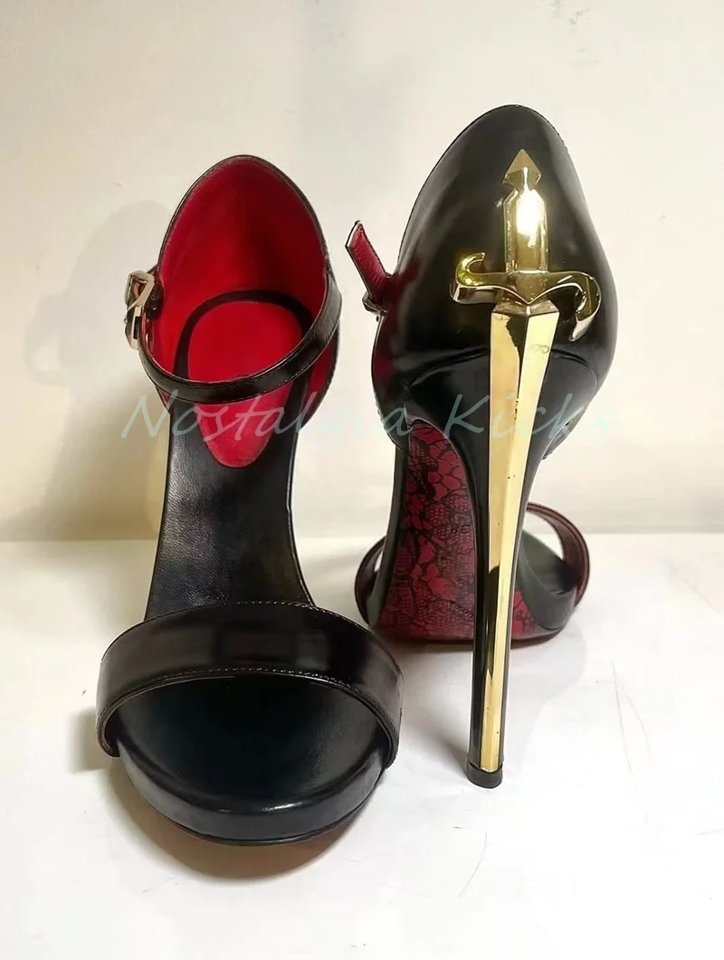 جديد فاخر السيف على شكل خنجر كعب الصنادل المفتوحة تو جلد أسود معدني ديكور فستان أحذية المرأة مشبك أحذية حفلات الزفاف