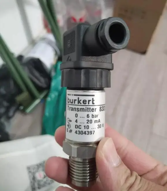 BURKERT pressure sensor, model 8323, 0-6 bar, 4-20 mA output, powered by DC 10-30V