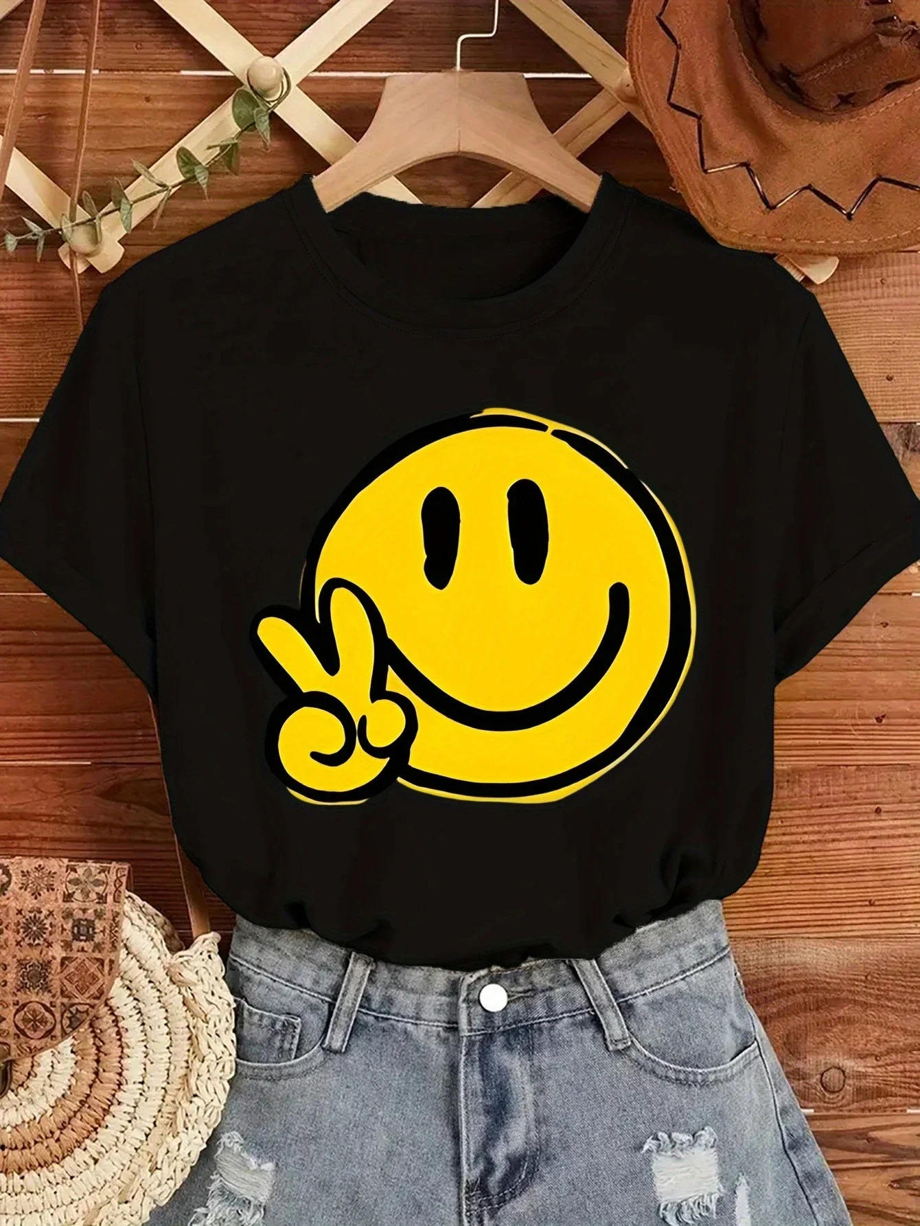 

Women's Geometric Joyful Face Smile Print T-Shirt Casual Short Sleeve Crew Neck Top Comfort Summer Woman Clothing