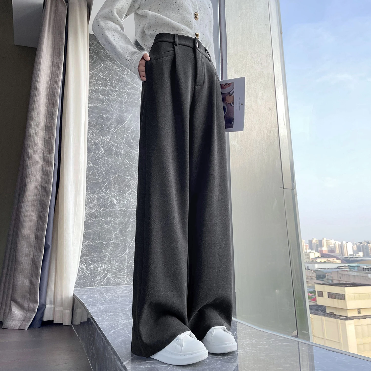 Pantaloni a gamba larga da donna in lana spessa vintage autunno inverno a vita alta con bottone singolo pantaloni larghi casual a figura intera femminile 2025