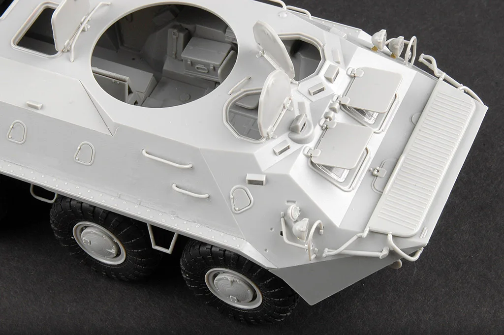 Trumpeter 01591 1/35 Russo BTR70 APC Versione tardiva Veicolo blindato Militare Da Collezione In Plastica Modello di Montaggio Giocattolo Kit di Costruzione