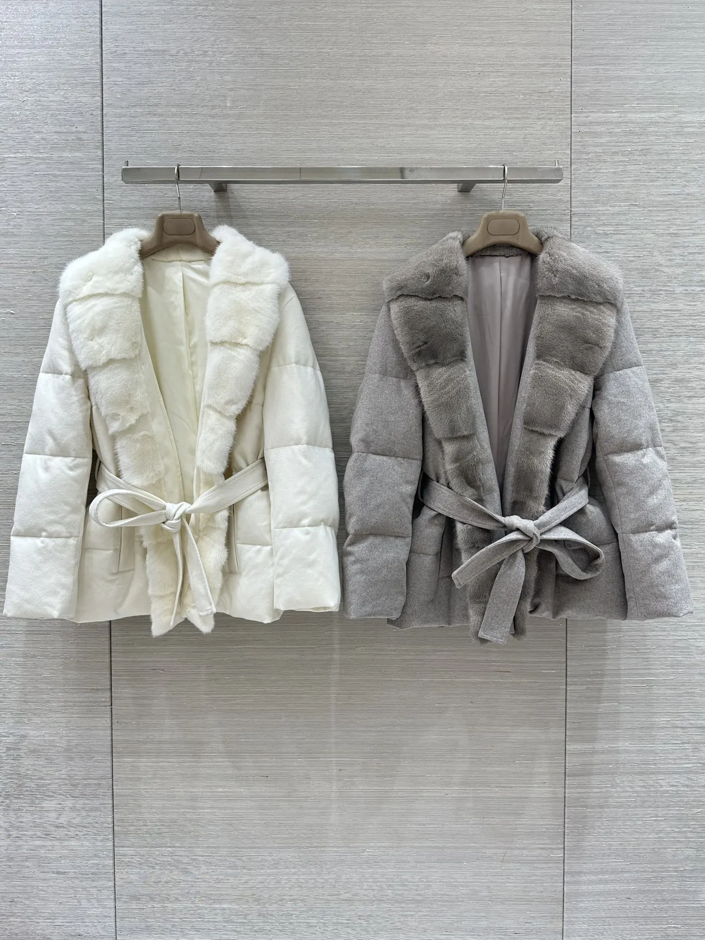 

Women's Warm Goose Down Jacket Mink Fur Spliced V-Neck Long Sleeve Lace-up Waist Elegant Ladies Coat