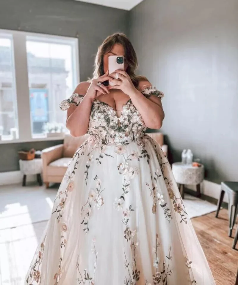 

Western country Plus Size Wedding Dresses Off Shoulder Flower Appliques Backless Bridal Gown New customized de novia