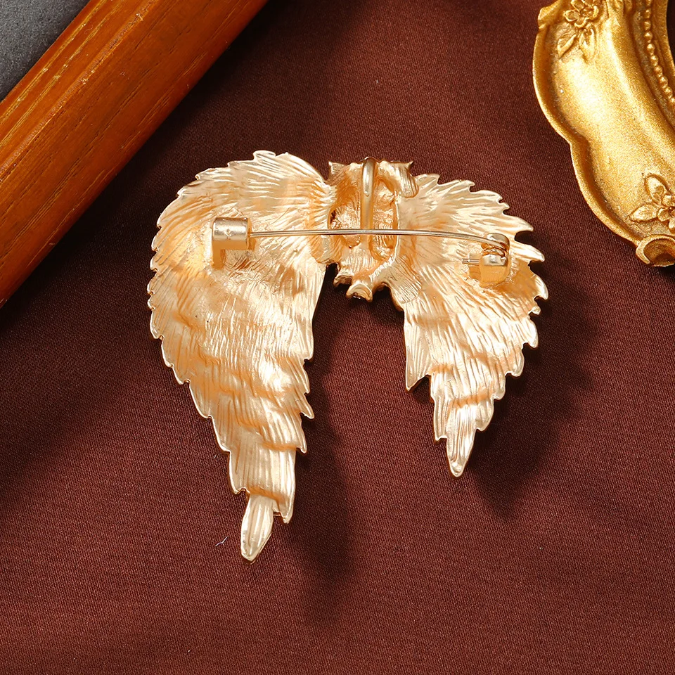 Vintage Matte Gold Color Feather Brooches For Women Unisex Luxury Design Rhinestone Angel Wing Brooch Clothing Pin Jewelry Gifts
