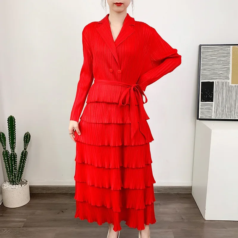 Pleated Cake Layer Dress 2024 Spring and Autumn Season New Lace Up Loose Covering Meat Show Thin Skirt V-Neck Fashionable