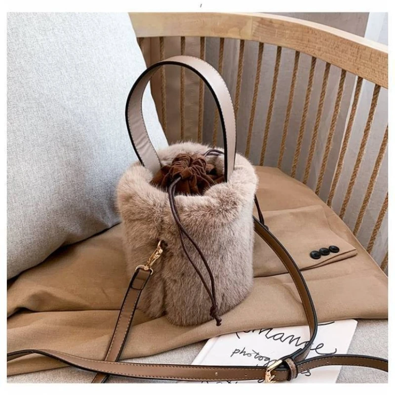 

Autumn and winter fashion plush women's versatile everyday crossbody bag