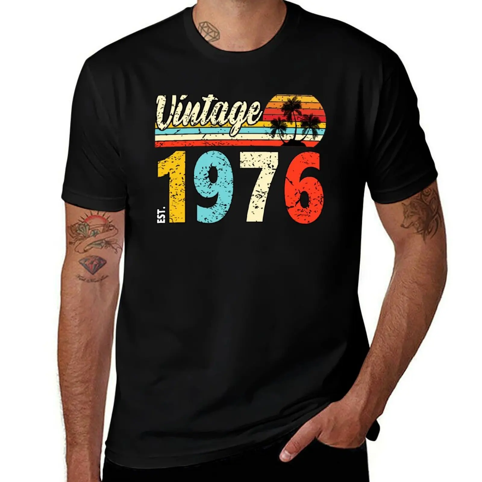 

46 Year Old Vintage 1976 Limited Edition 46th Birthday - Retro Birthday 1976 T-Shirt
