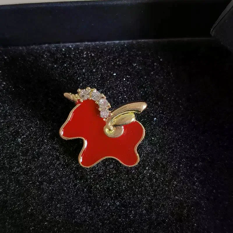 Cute Red Dripping Oil Zodiac Pony Brooches Versatile Animals Horse Corsage Pins Clothing Accessories New Year's Day Gifts