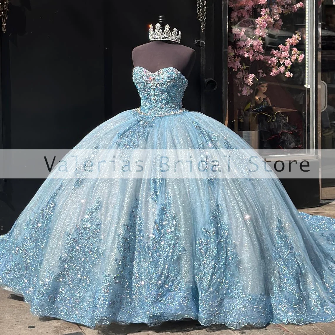 فستان Quinceanera أزرق لامع ، ثوب حفلة ، مزين بالخرز ، مزين بالترتر ، ذيل سويب ، فساتين عيد ميلاد ، 15