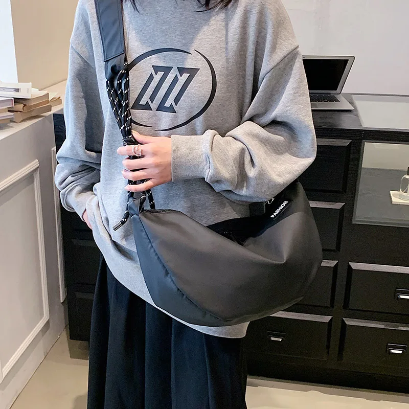 

Large Capacity Tote Bag for Women Designer Luxury Bag Stylish Crossbody Shoulder Minimalist Fashionable Daily Commute Bag