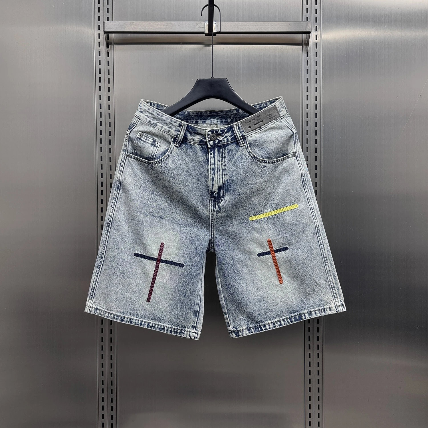 

New 2025 Men's Loose Straight Leg Jeans orts Embroidered Denim High Street Sle Faionable Five-Point Pants Summer Wear
