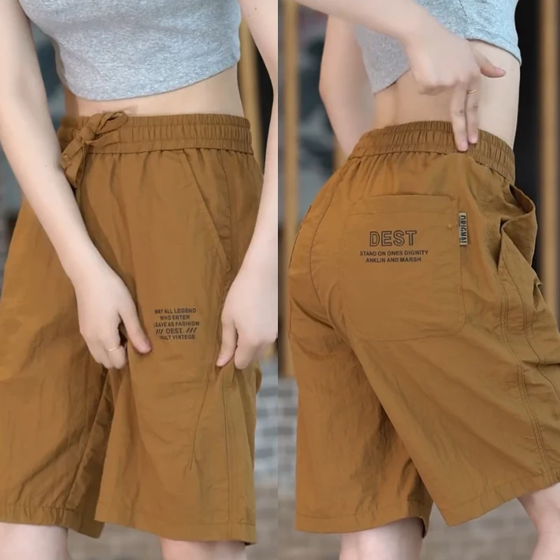 กางเกงลำลองผู้ชายผ้าไหมน้ำแข็ง ปี 2024 แบบบาง พิมพ์ลาย ห้าส่วน แฟชั่น ใส่ได้หลายโอกาส ทรงหลวม ใส่สบาย ระบายอากาศ ทรงตรง สำหรับฤดูร้อน