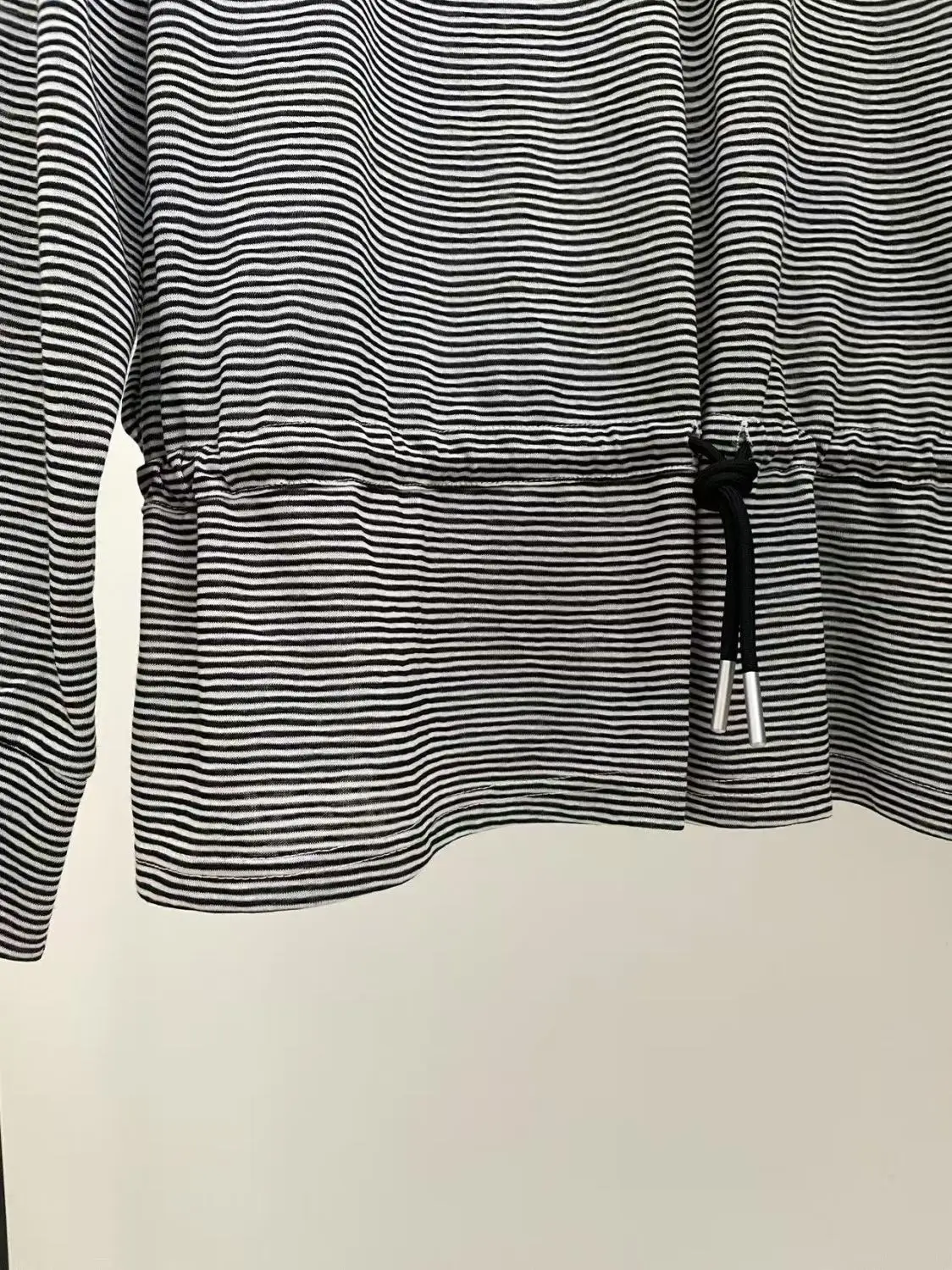 Damska bluza z kapturem w stylu koreańskim, cienka, dzianinowa, w paski, jesienna, elegancka, ze sznurkiem, codzienna, z długim rękawem, dzianinowa góra.