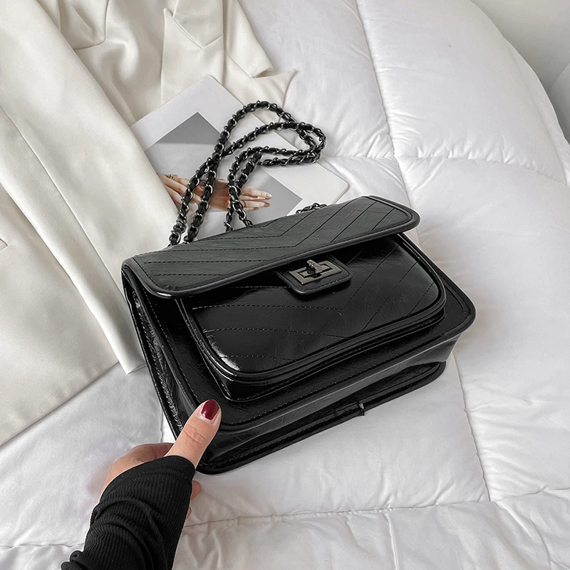 

Classic Women Messenger Bag, High Quality Leather Material, Famous Designer Shoulder Strap For Everyday Carry