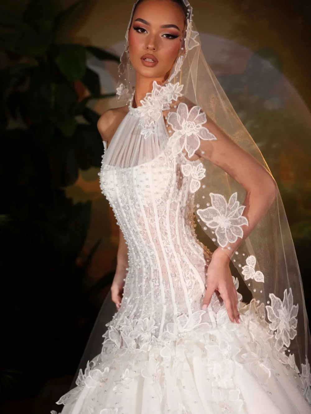 Vestido de novia de encaje con perlas florales en 3D, impresionante vestido de novia largo de sirena con cuello Halter, vestidos elegantes sin mangas personalizados para novia