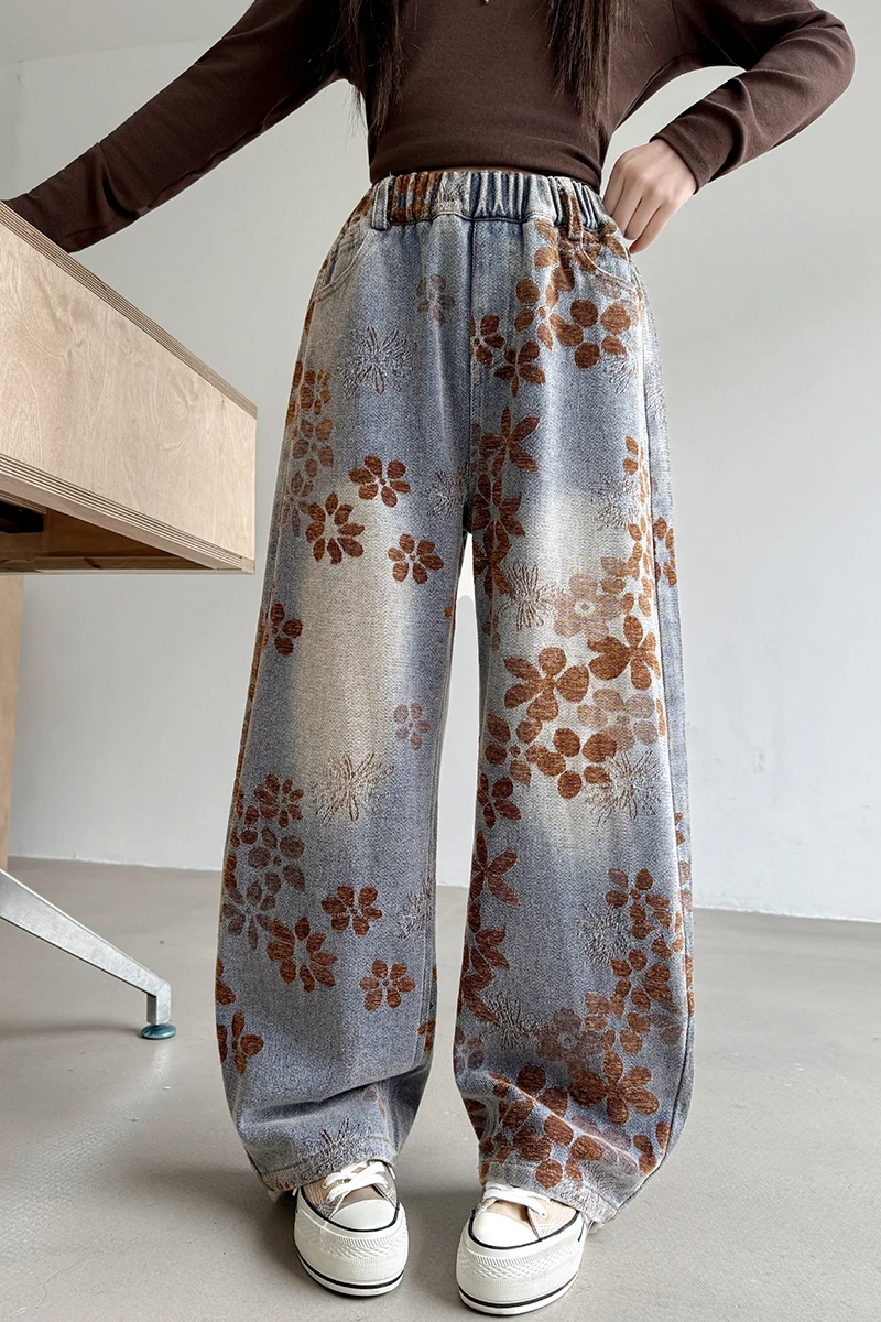 Mädchen-Jeans Frühling Herbst 2026 Braune Jacquard-Jeans mit weitem Bein, hoher Taille und elastischem Bund, lässige, bequeme Kinderhose – Detail 4