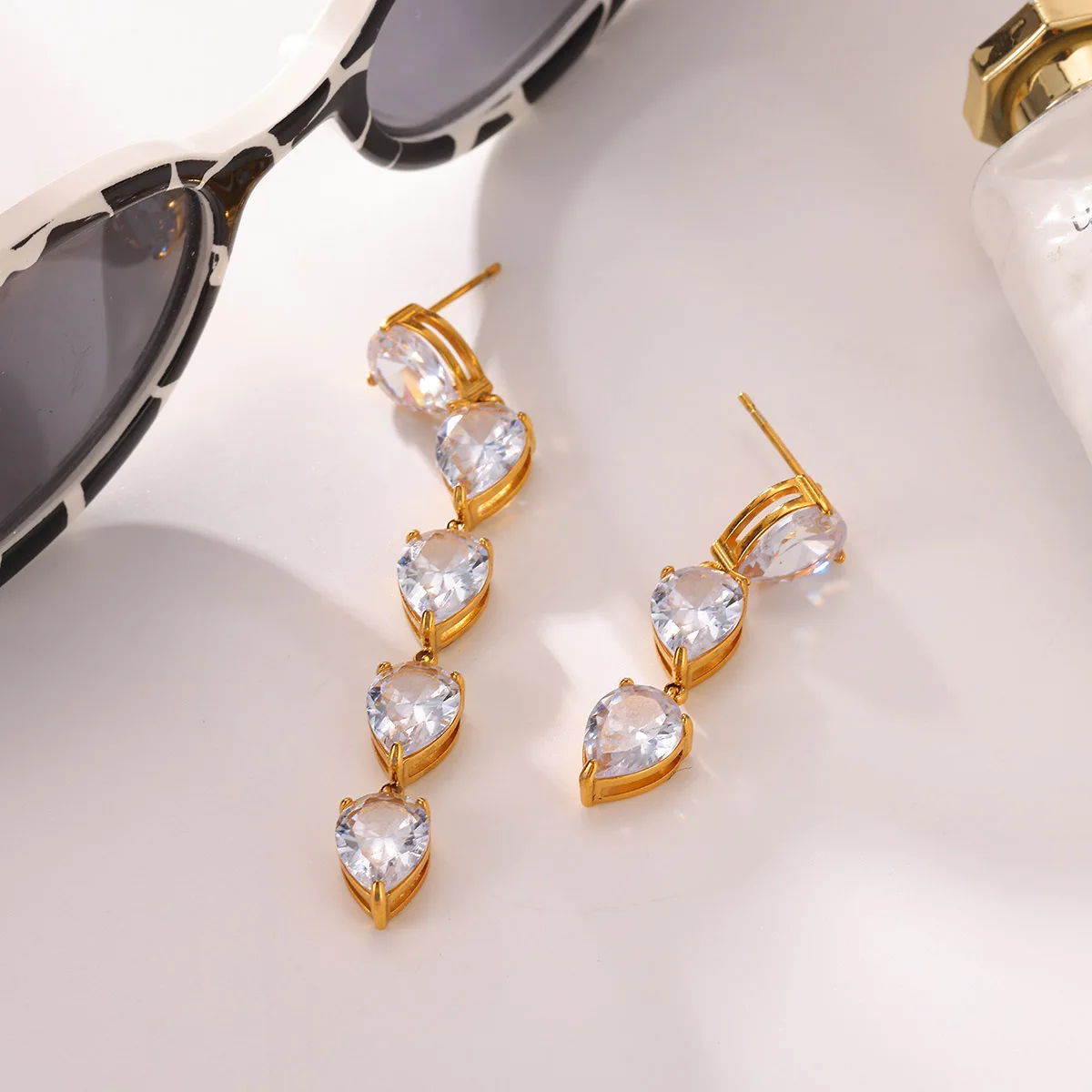 

Classic Heart Pendant Zircon Tassel Earrings for Women Ladies Stainless Steel Fashion Trend Waterproof Ear Jewelry Wedding Party