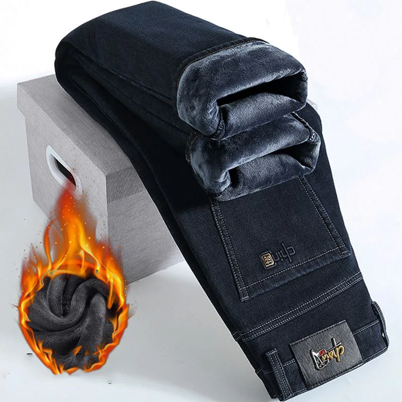 جينز شتوي من الصوف لعام 2025 للرجال دافئ مخملي سميك فضفاض من قماش الدنيم بنطلون كلاسيكي غير رسمي للأعمال باللون الأسود والأزرق