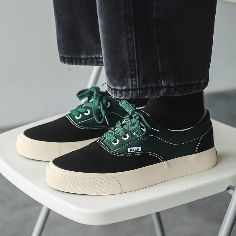 NEW Canvas shoes male students 2023 autumn new low-top sports leisure board shoes small white shoes street patting shoes popular