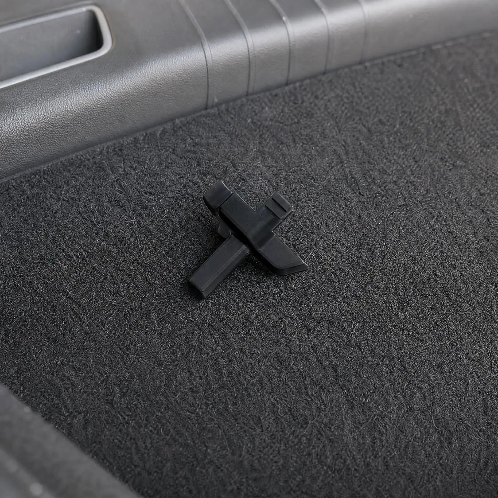 A1648120201 Replacement Bracket Molded Rear Cargo Cover Mounting Bracket Compact Cargo Cover Retainer for Vehicle Interior