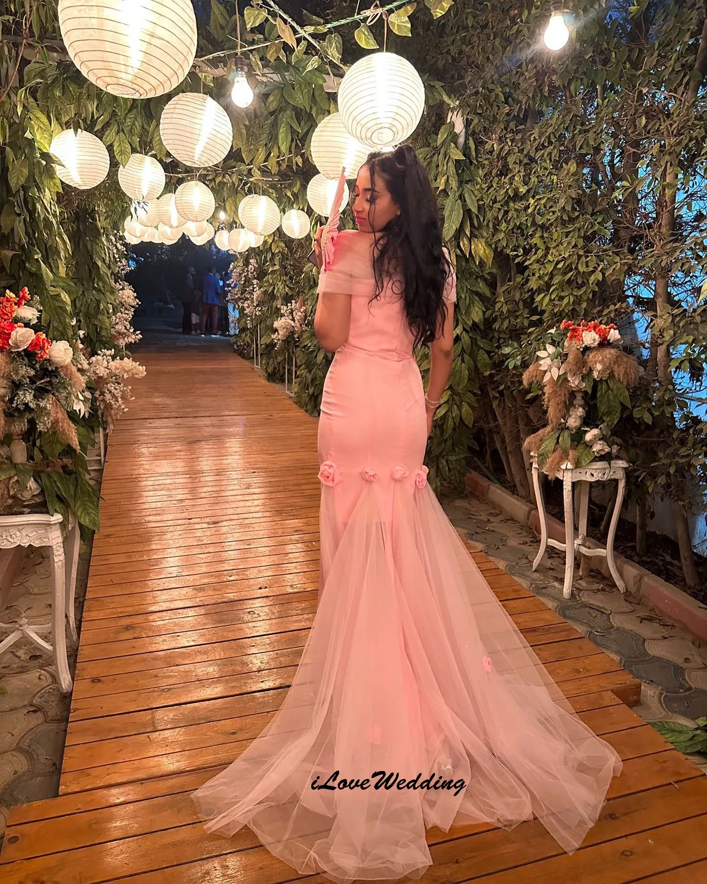 الوردي قبالة الكتف فساتين لحضور الحفلات الموسيقية تول أنيقة فستان حفلات الزفاف للنساء ضيف ثلاثية الأبعاد زهرة حورية البحر فساتين رسمية مخصصة