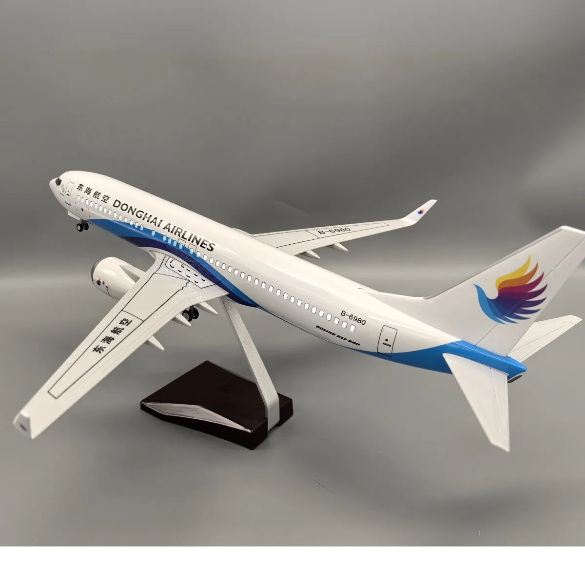 1/85 Scale 47CM Donghai Air B737 Diecast Resin Airplane Model with Landing Gear Wheel for Aviation Enthusiast Gift or Collection