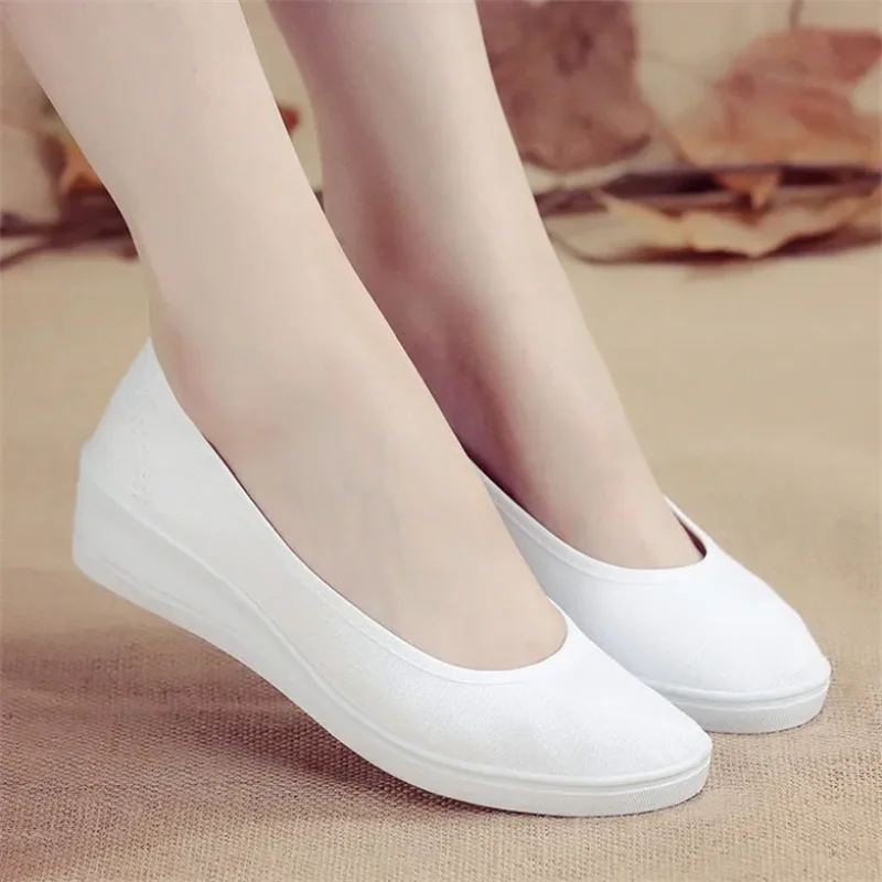 White Shoes for Women Cloth Nurse Shoes Slope Beauty Salon Workers\' Comfortable Flat Cotton Light Mouthed Solid Color Shoes