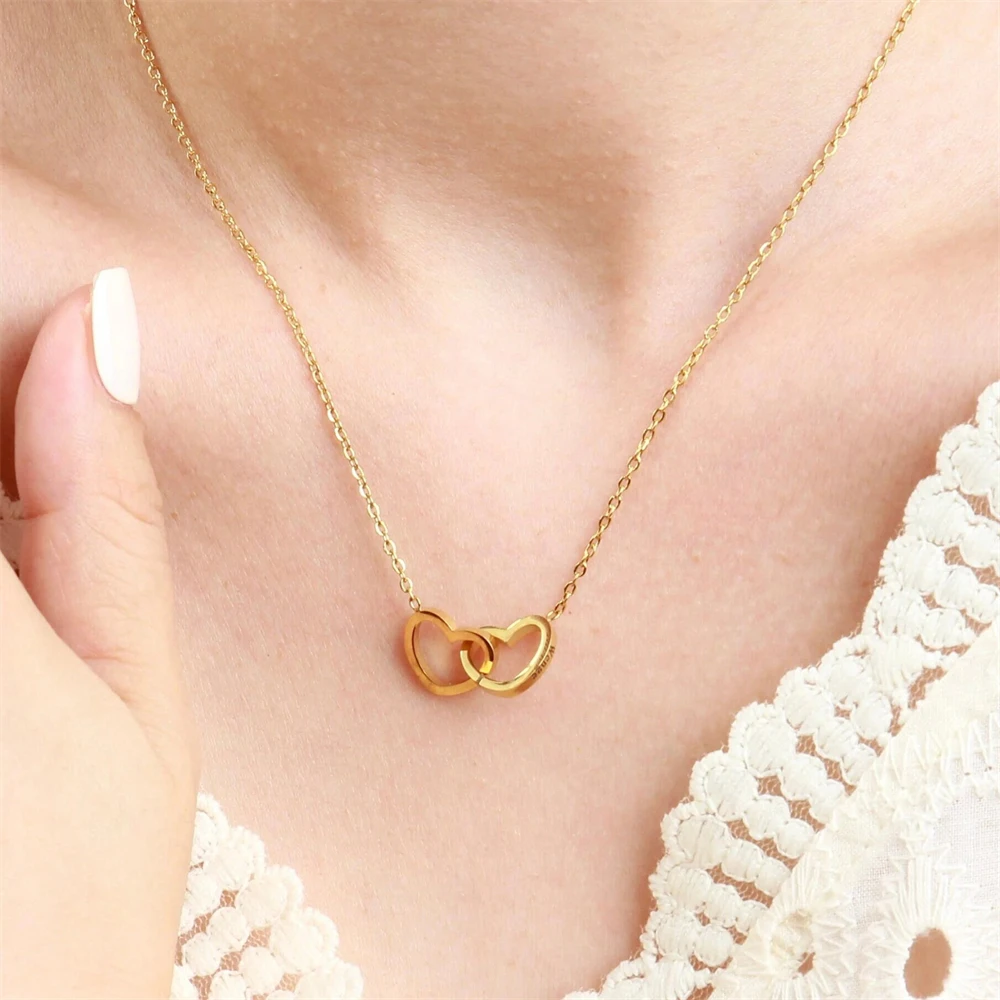 شخصية متشابكة القلب قلادة محفورة اسمين المتشابكة القلائد قلوب للنساء مخصص هدية عيد الأم