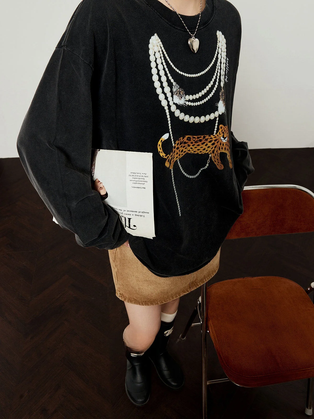

Свободная женская футболка с длинным рукавом, с принтом жемчужного леопарда и цепочек из бусин, повседневная, весенняя новинка, удобная, дышащая