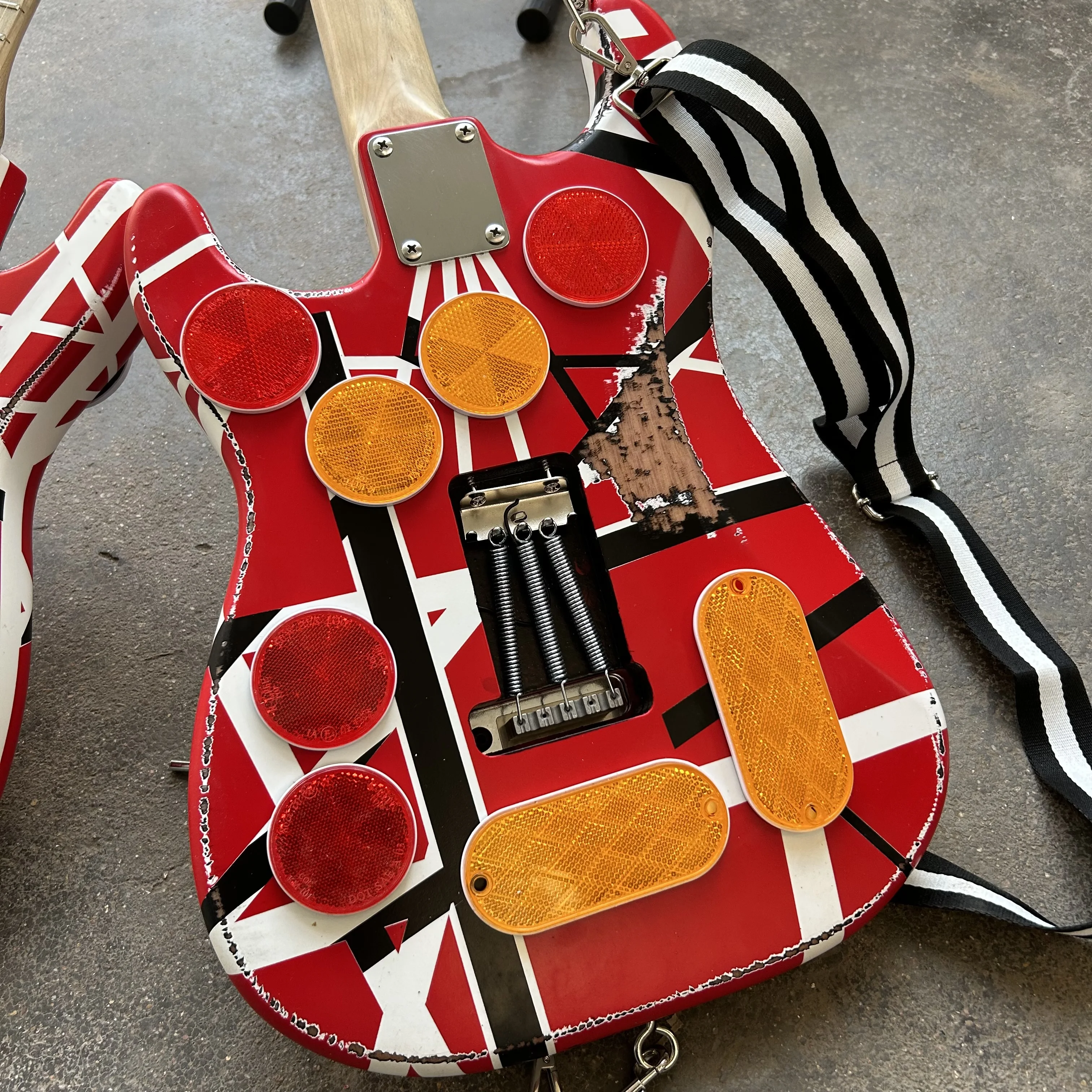 

Stock Edward Eddie Van Halen Heavy Relic Red Franken Electric Guitar Black White Stripes Floyd Rose Tremolo Bridge Slanted