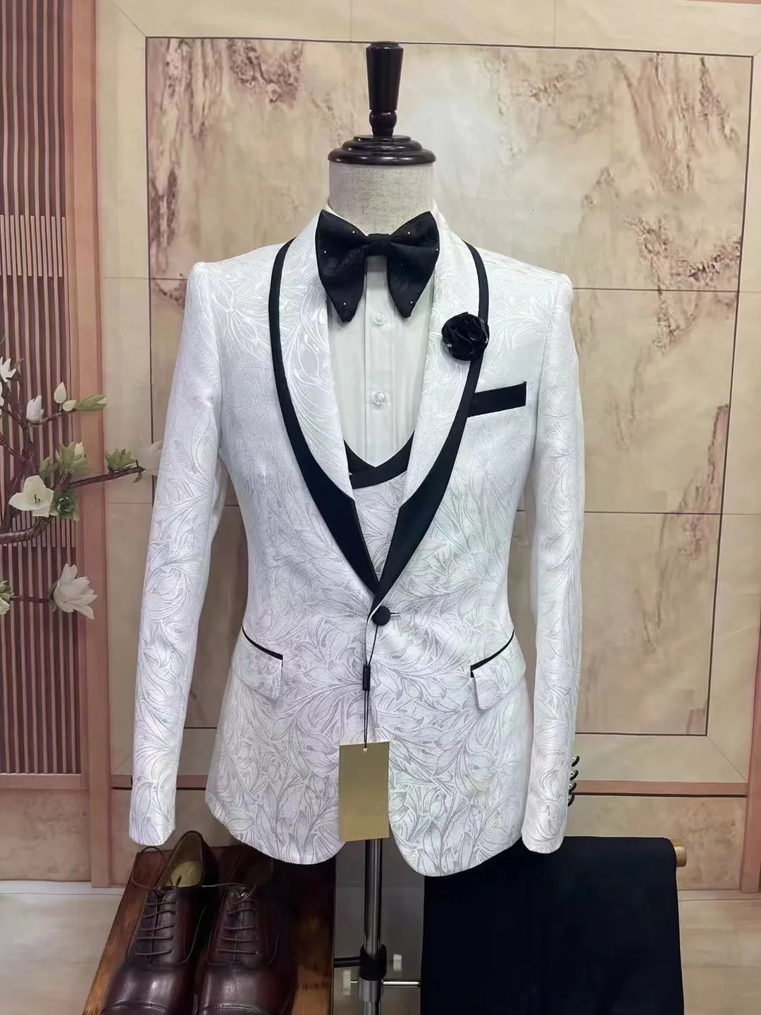 

Custom white formal suits men wedding groom party tuxedos men's 3-pieces prom Blazer classic trajes de hombre costume homme 턱시도