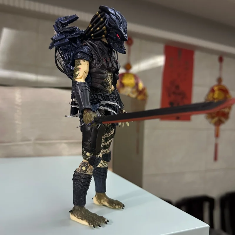 NECA Iron Blooded Warriors P2 Luxury Edition - Figura de ação com olhos de luz LED e peça de mão móvel conjunta Máscara resistente