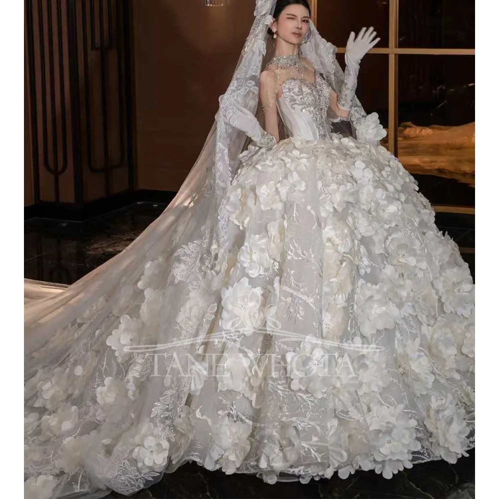 Vestido de novia sexy con escote en forma de corazón, sin mangas, con apliques de lentejuelas de cristal, estilo personalizable 2025