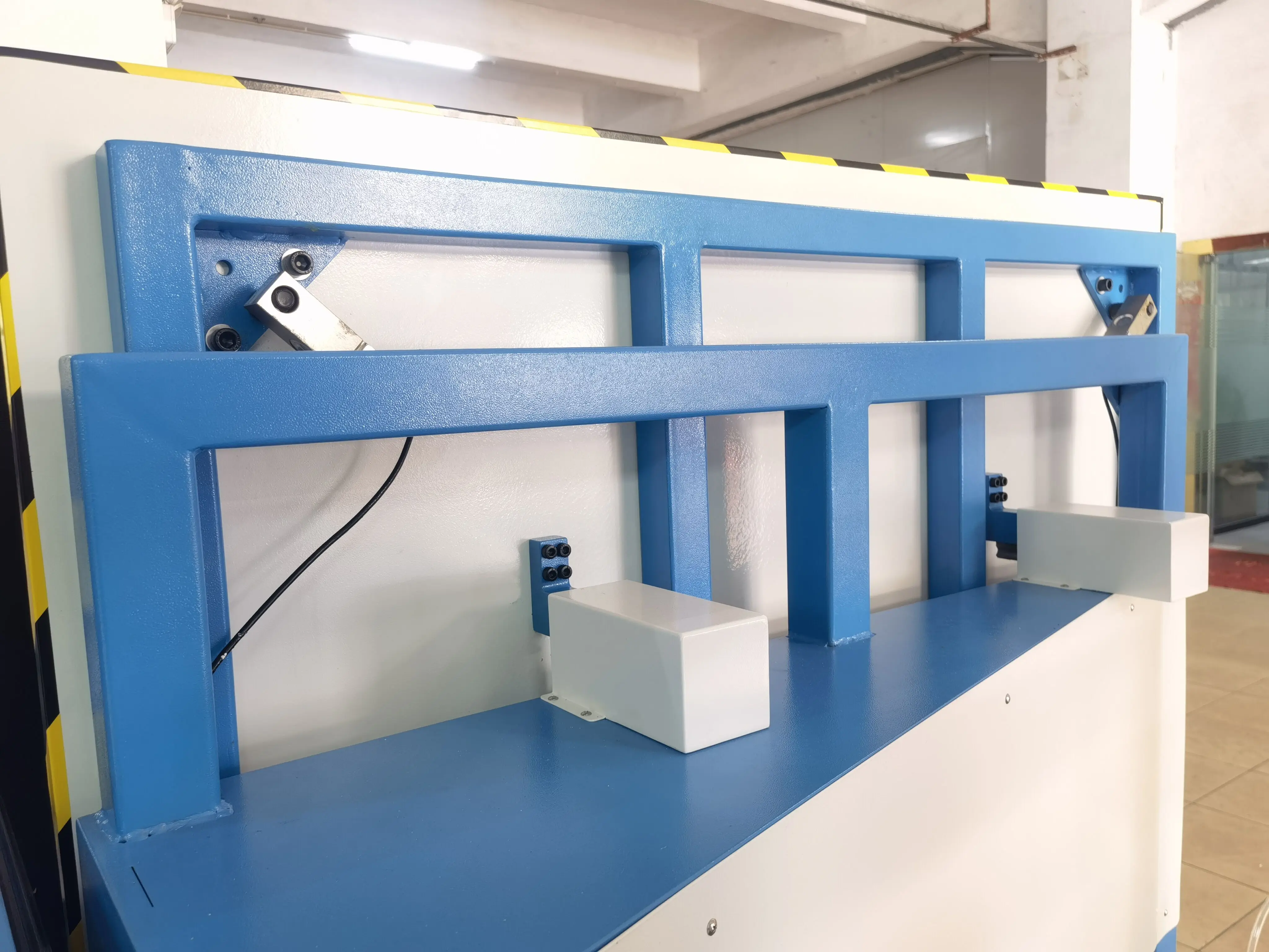 ASTM D6055 Package Clamp Handling Equipment Carton Package Horizontal Compression Testing Machine