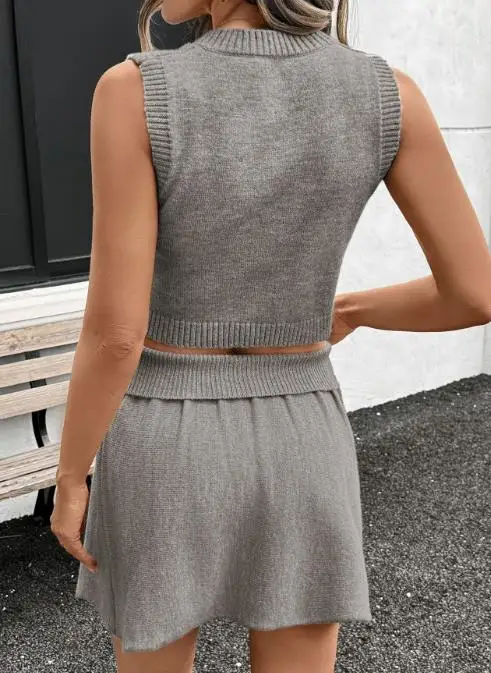 

Casual V-Neck Short Crop Top and High Waisted A-Line Short Skirt Set for Summer Women's Solid Color Casual Knitting 2-Piece Set