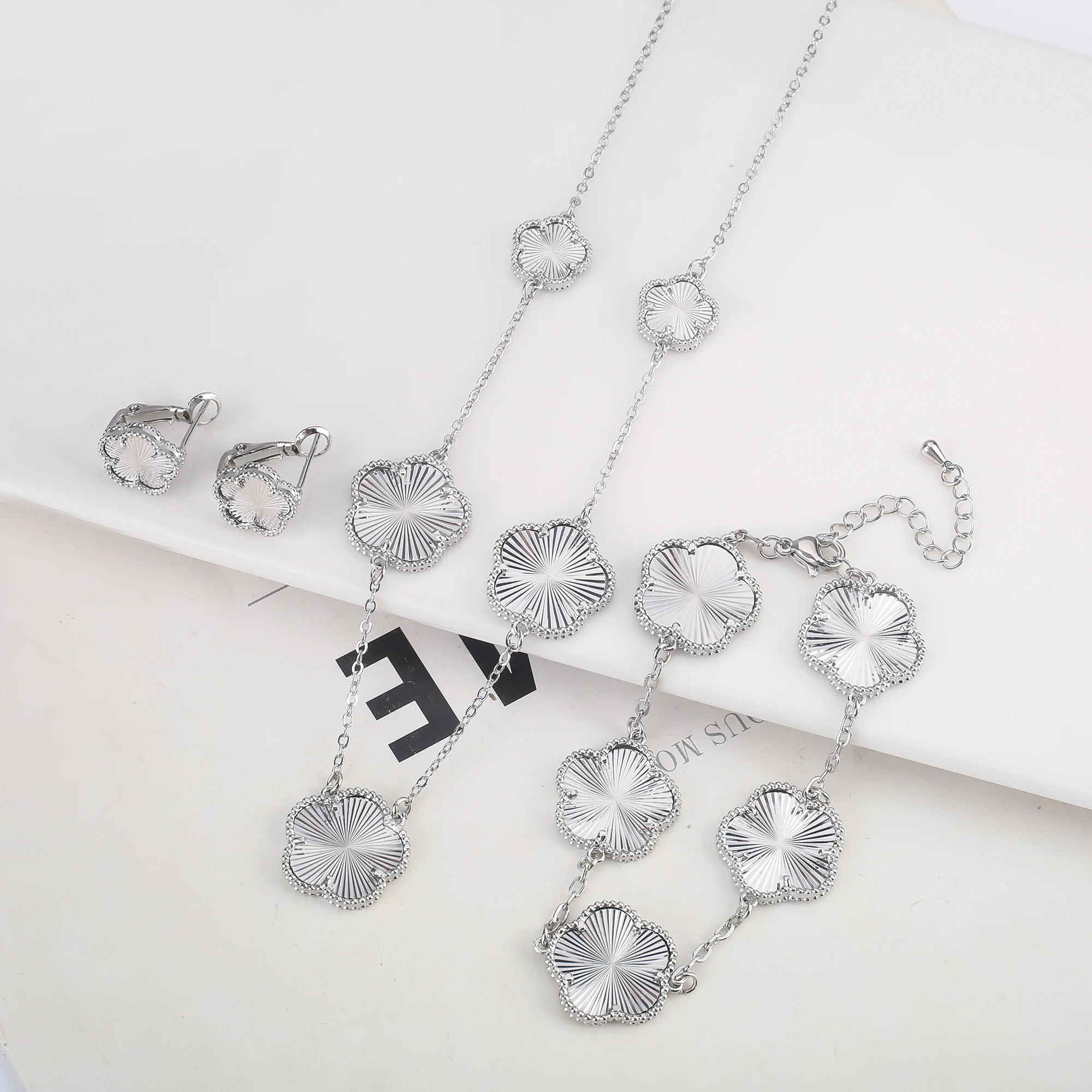 Women's Shiny Metal Plant Five Leaf Flower Set